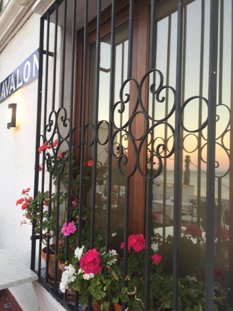 Hostal Avalon Nerja Exterior photo